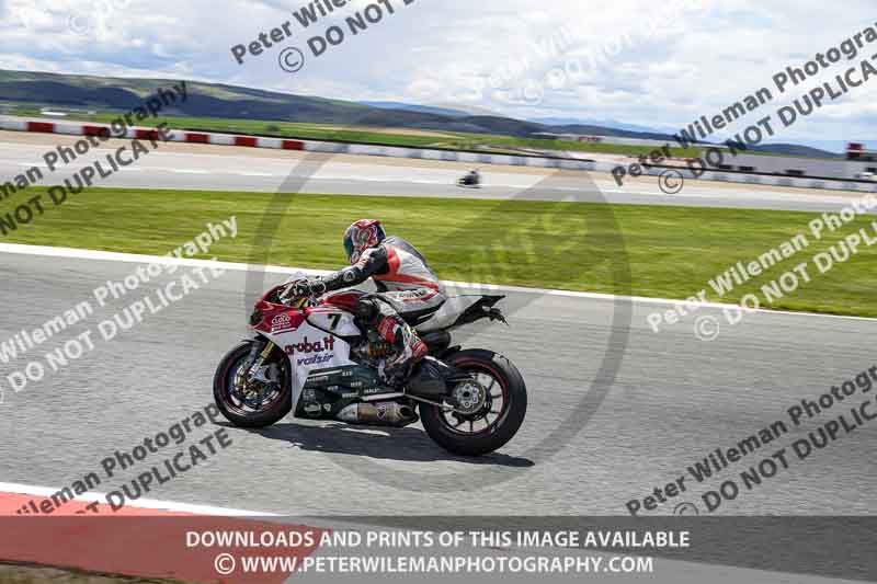 cadwell no limits trackday;cadwell park;cadwell park photographs;cadwell trackday photographs;enduro digital images;event digital images;eventdigitalimages;navarra;no limits trackdays;peter wileman photography;racing digital images;trackday digital images;trackday photos